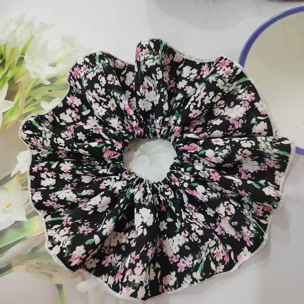 Korean Fabric Super Fairy Hair Tie with Heart and Flower Design - Versatile and Fashionable Headwear Accessory.