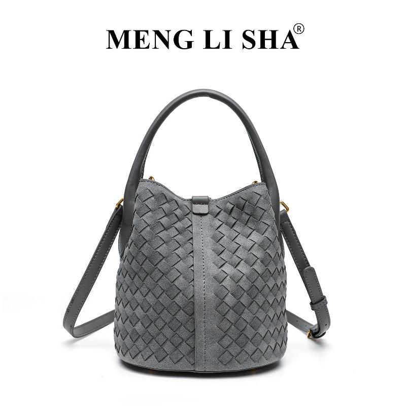 

New niche hand-woven bag commuter fashion versatile single shoulder oblique bucket bag personalized simple portable mother and child bag