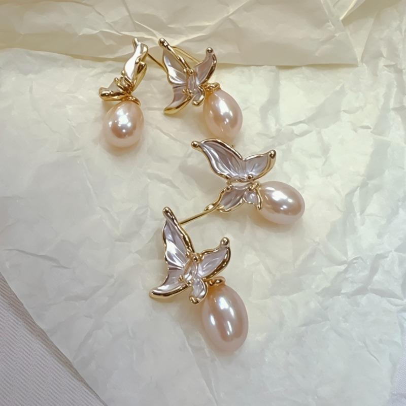 Dancing butterfly gentle charming French sweet beautiful woman natural pink pearl earrings silver needle butterfly love flower stud earrings