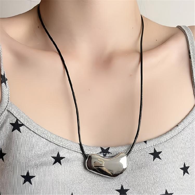 Fashionable Swirl Pendant Leather Rope Necklace Multipurpose Adjustable Length for Personalize Trendy Adults Daily Use