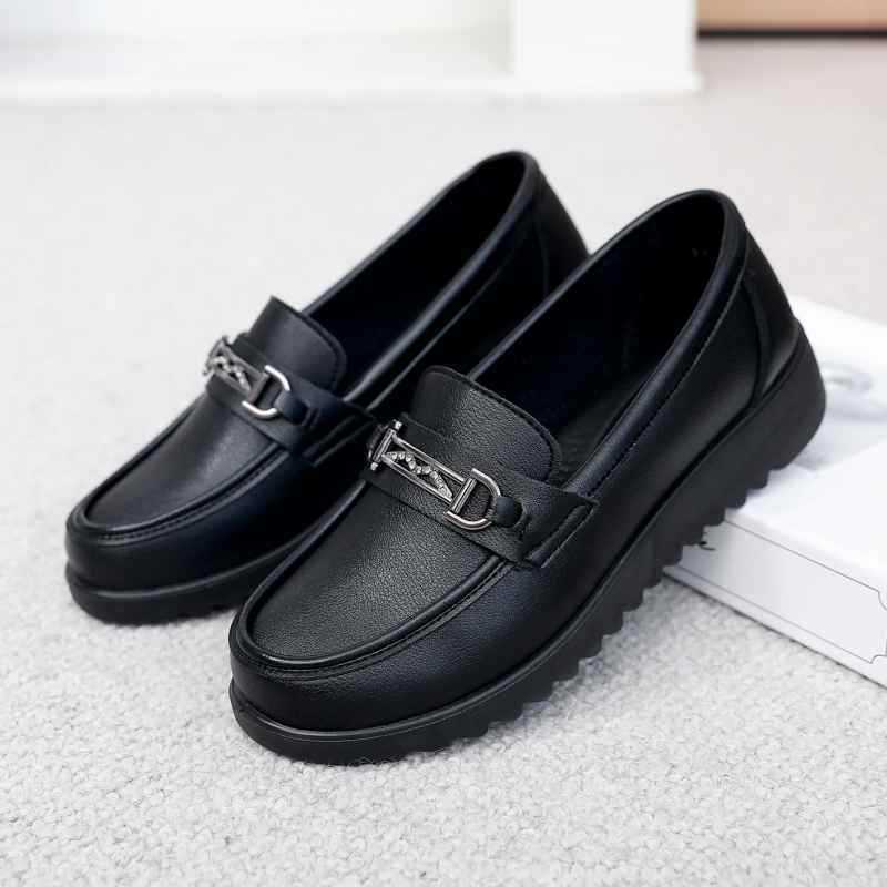 Mom shoes soft sole one pedal single shoes women's leather shoes flat non-slip kitchen work shoes casual Doudou shoes are not tired