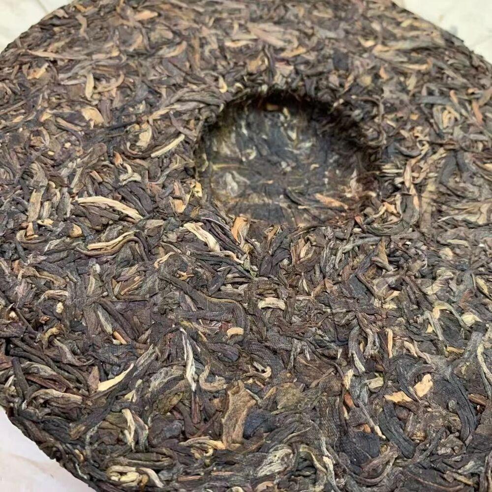 Чай Пуэр Юньнань выдержанный 2002 г. Баньчжан Пуэр Сырой чайный торт Китайский чай Пуэр — фото 5
