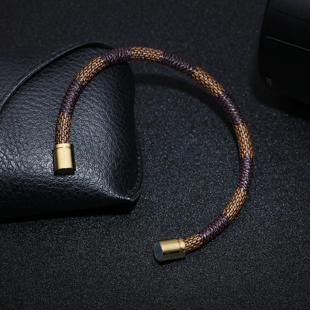 Klassisches Lederarmband Schlichter Stil Braune und schwarze Streifen PU Gold Magnetverschluss Armreifen Armbänder Für Männer und Frauen Schmuck