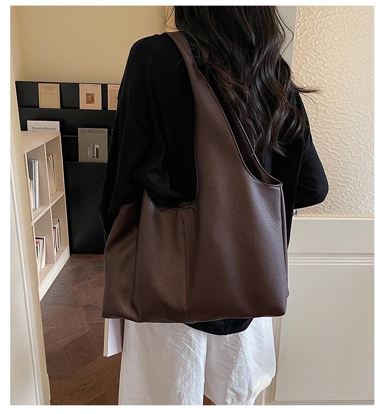 Women's Retro Korean Style Large Capacity PU Tote Bag for Versatile Use