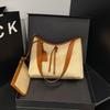 Borsa intrecciata da sottoascellare da donna nuova alla moda casual a contrasto di colore a righe tote bag crossbody versatile borsa a tracolla