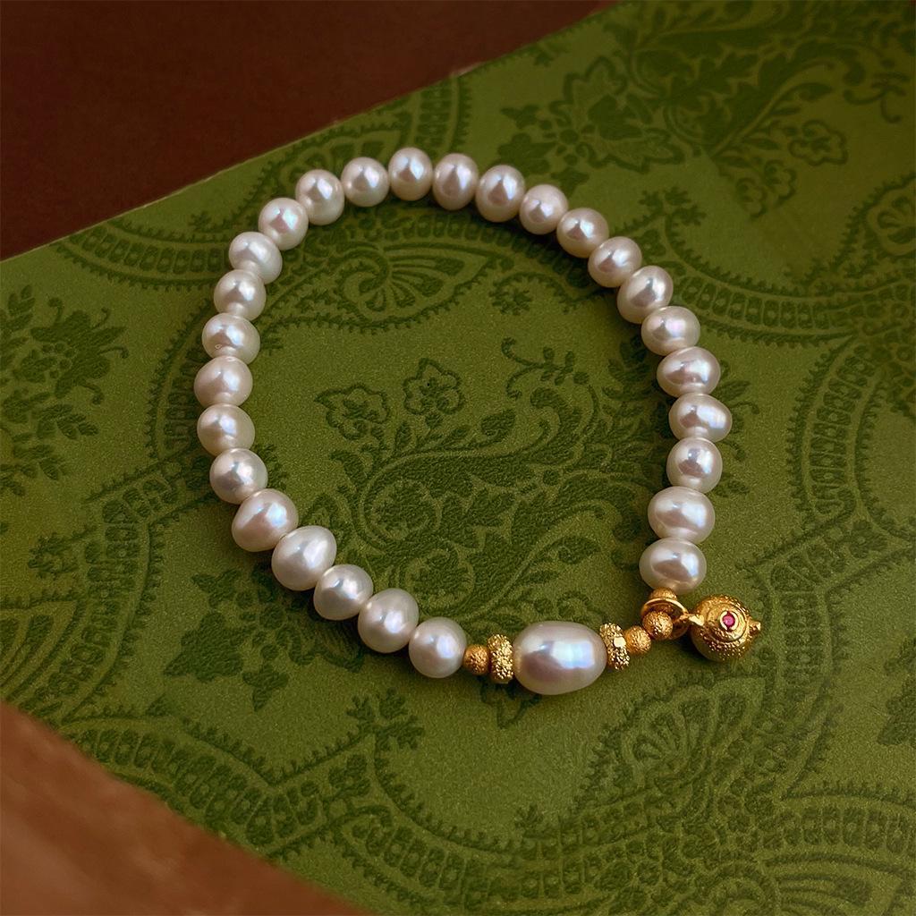 Ba Ba Pot Freshwater Pearl and Zircon Bracelet: Niche, Stylish, Luxurious Jewelry for Besties.