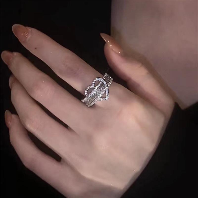 High-End Women's Light Luxury Heart Ring - Exquisite Open Index Finger Design, Trendy 2022 Style