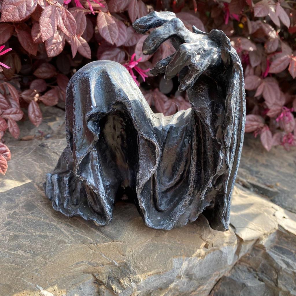 Mysterious Black Clothes Resin Ornament: Lord of Mysteries Home Decoration Piece