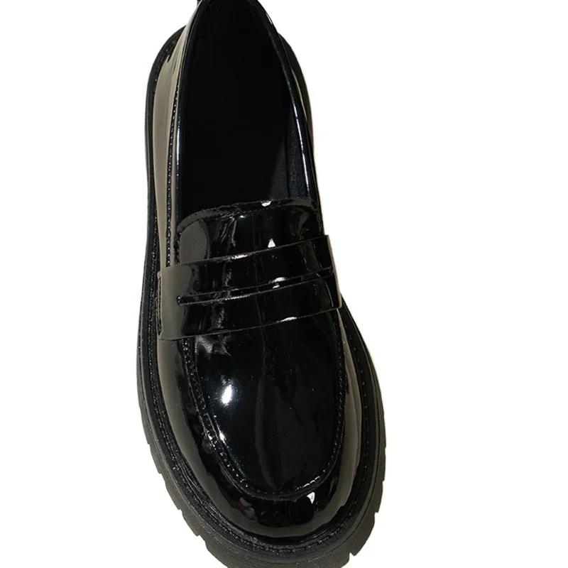Fashion 2024 Spring and Autumn Hot Selling Women's Shoes Fashionable Round Toe Solid Color Glossy Slip-on Low Heel Women's Loafers