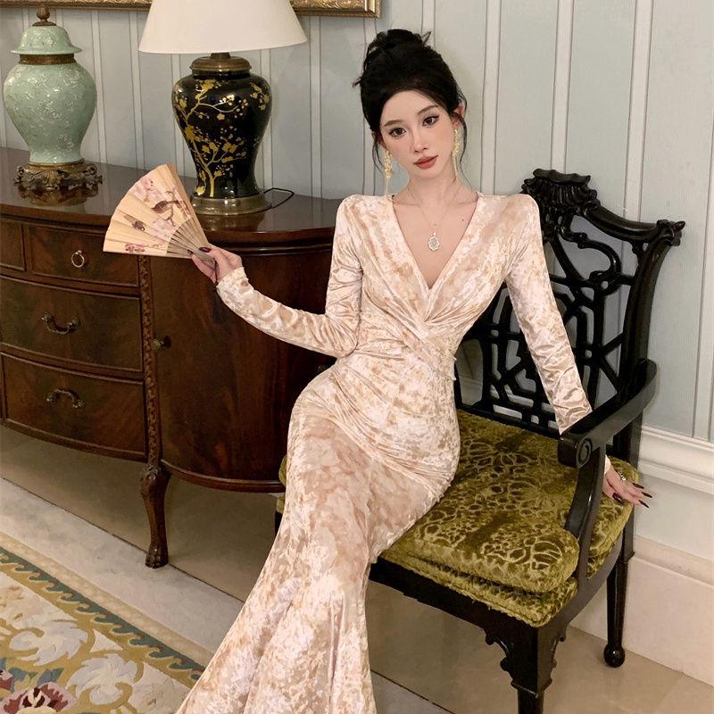 Samt Crossover Kleid mit französischem Print - Herbst/Winter Kollektion