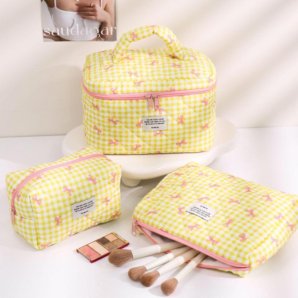 "Large Capacity Cherry Cat Quilted Cosmetic Bag – Cute & High-Value for Students"