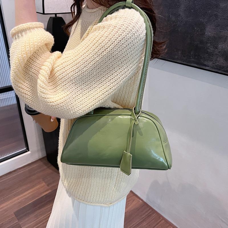 

Niche American retro autumn and winter new bag women s casual simple commuting solid color shoulder armpit bag 28*10*14