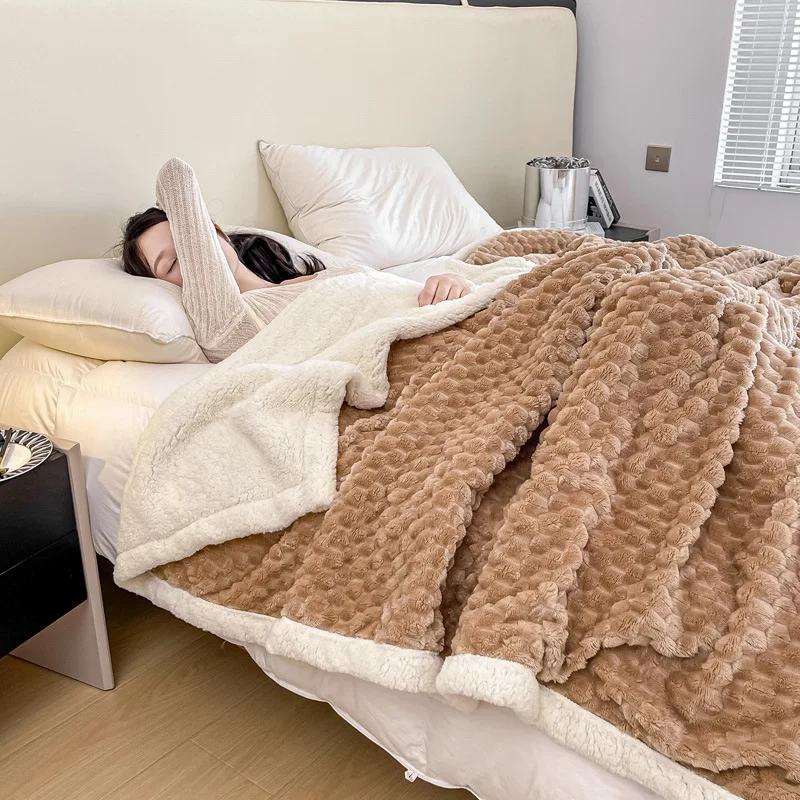 Little Fragrant Style Extra Thick Golden Turtle Velvet Jacquard Wool Blanket All Season Universal Multifunctional Office Blanket