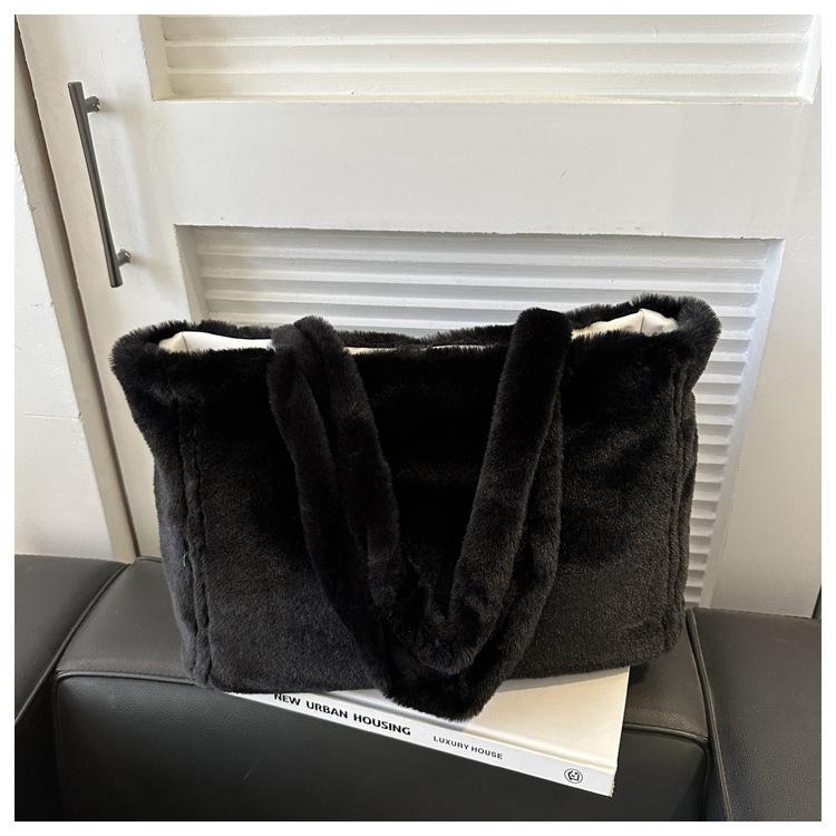 Mao Mao Trend Large Capacity Winter 2025 New Casual Fashion Personalized Plush Handheld Shoulder Tote Big Bag