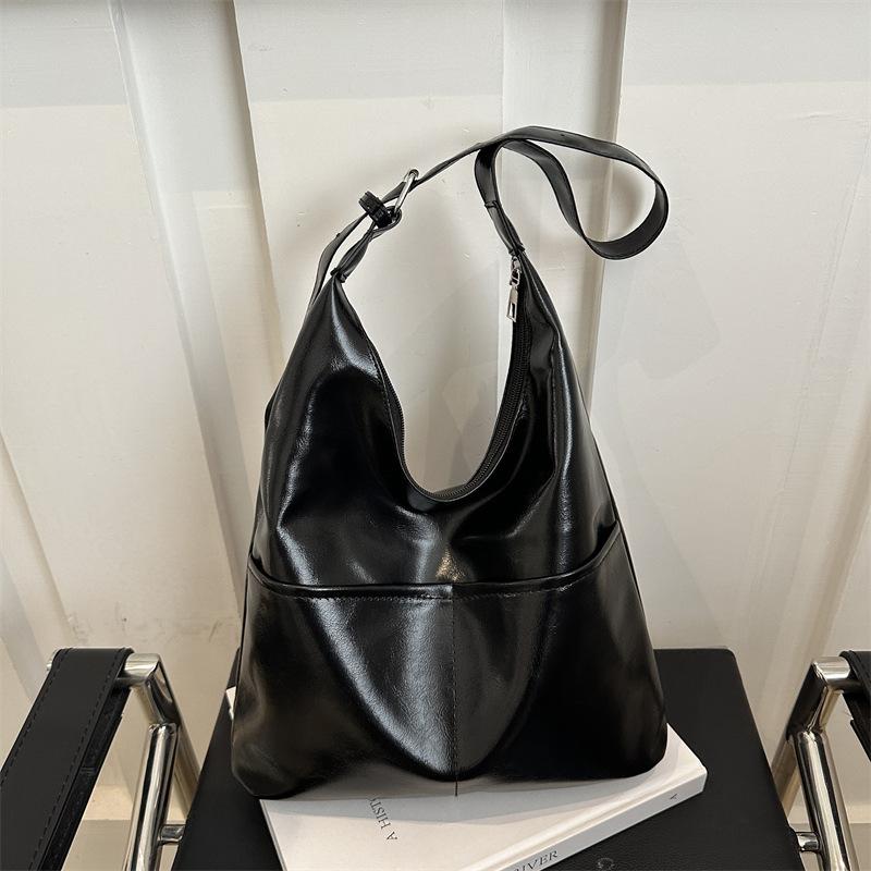 

Casual soft-faced large-capacity bag, women s 2025 new foreign-style versatile shoulder bag, premium tote bag чёрный