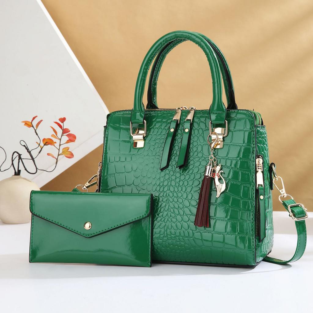 Taizhou Women's Bag Fashion Crocodile Pattern Mother and Child Bag Large Capacity Explosion Women's Bag Fringed Pendant Portable Messenger Bag