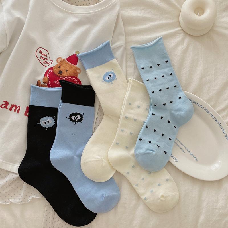 Blau-weiße Socken für Mädchen, Herbst Cartoon Kleine Schwarze Kohlekugel Mid-Calf Socken, College-Stil Farbblockierende Aufgerollte Socken