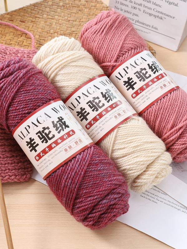 Mitteldickes Alpakawollgarn für DIY-Strickarbeiten - Perfekt für Pullover, Mäntel, Schals, Häkel- und Strickprojekte mit Nadeln.