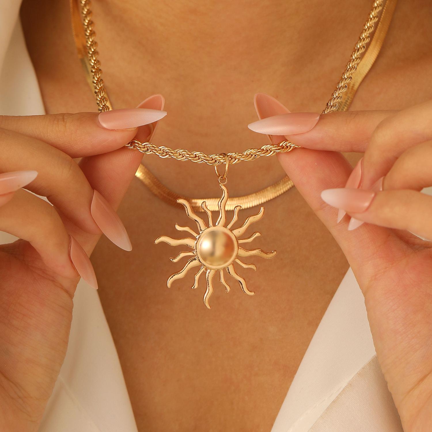 

Легкая Роскошь Мода Подвеска в Форме Солнца и Пламени Ожерелье Цепочка на Ключицу Многослойная Цепочка на Шею для Женщин 1 pcs золотистый