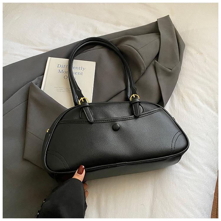 High-value retro commuter underarm bag 2025 autumn new bowling bag women's casual temperament shoulder bag