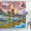 Landschaft Duschvorhang verträumt Mittelalter inspiriert Zeichentrickschloss am See Steine Moos Stoff Badezimmer Dekor mit Haken