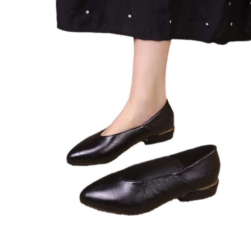 2025 autumn new flat bottom soft surface low heel comfortable grandma shoes Korean version versatile light mouth retro simple two wear beans