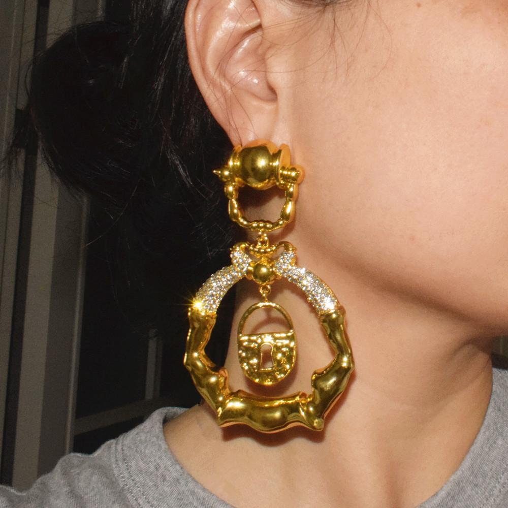 Exaggerated Vingate Metal Alloy Lock Pendant Dangle Earrings for Women Jewelry Fashion Show Model Statement Earrings Accessories