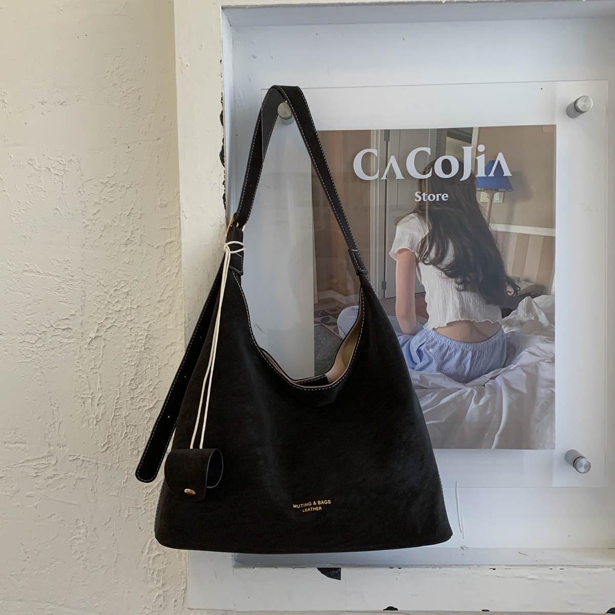 

Retro tote bag women s large capacity 2025 new autumn and winter foreign style simple shoulder bag casual work commuter bag эбеновый