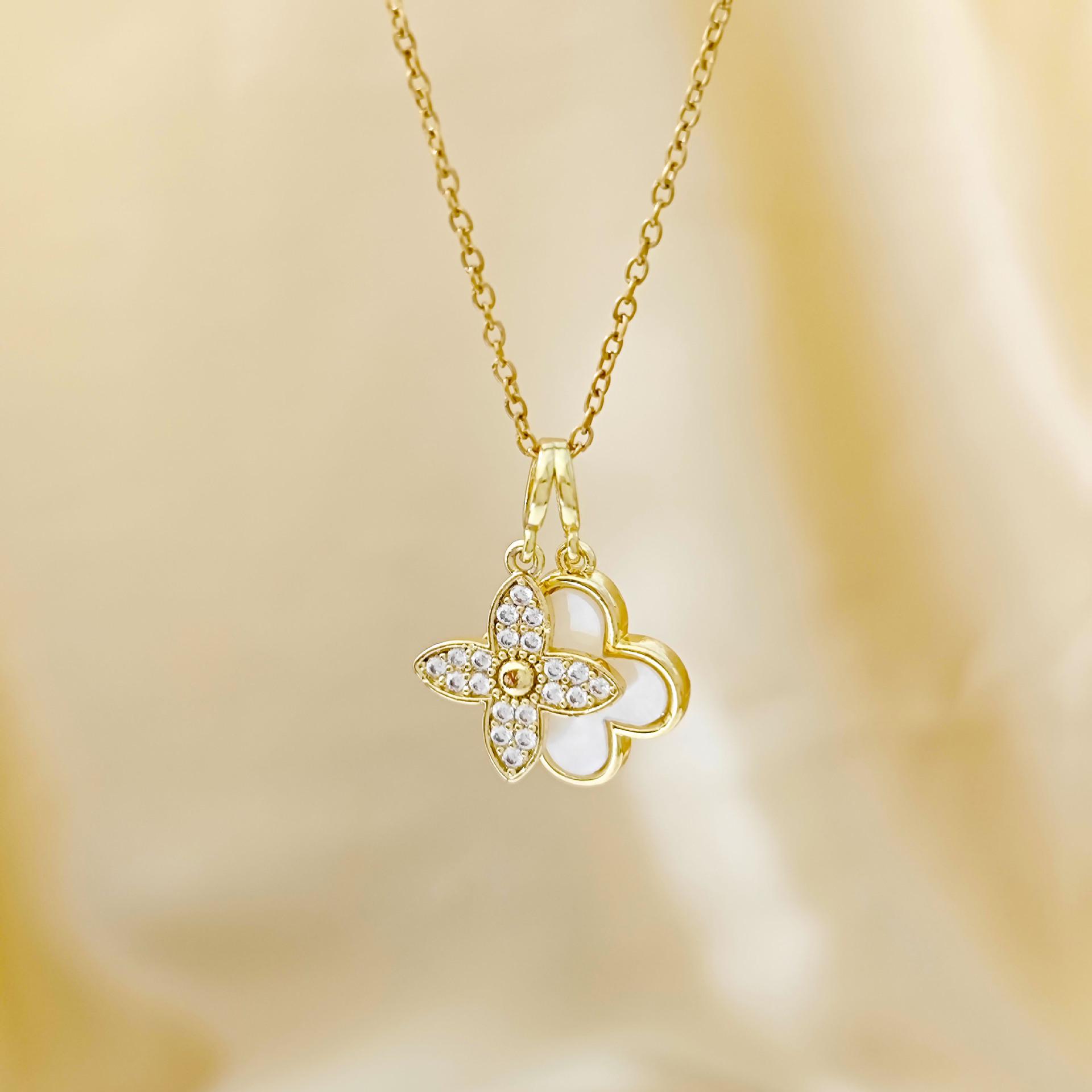 Luxurious Zirconia Inlaid Four-Leaf Clover Women s Necklace - Versatile Fashion Clavicle Chain