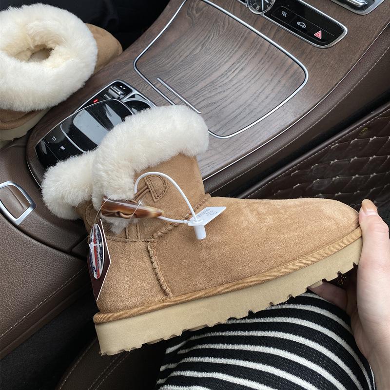 Wear thick-soled snow boots outside, women's medium tube 2025 new winter new products, piled, thickened and lightweight fur integrated cotton shoes