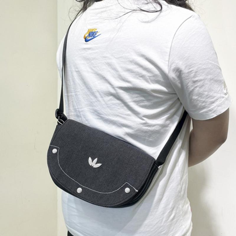 adidas Originals Baumwollmischung mit recyceltem Polyester Tragbare Umhängetasche, Schultertasche Damen Schwarz Adidas IT7366