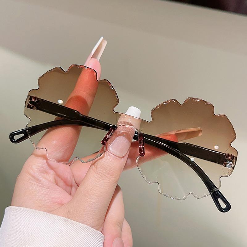 Non-polarized Fashion Rimless Irregular Edge Trimming Cute Flower Cartoon Sunglasses Men Women Outdoors Party Sunscreen Eyeglasses