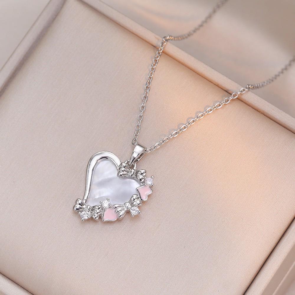 Women's Fashion Heart Pendant Necklace - Elegant, Simple Design, Versatile Clavicle Chain Jewelry
