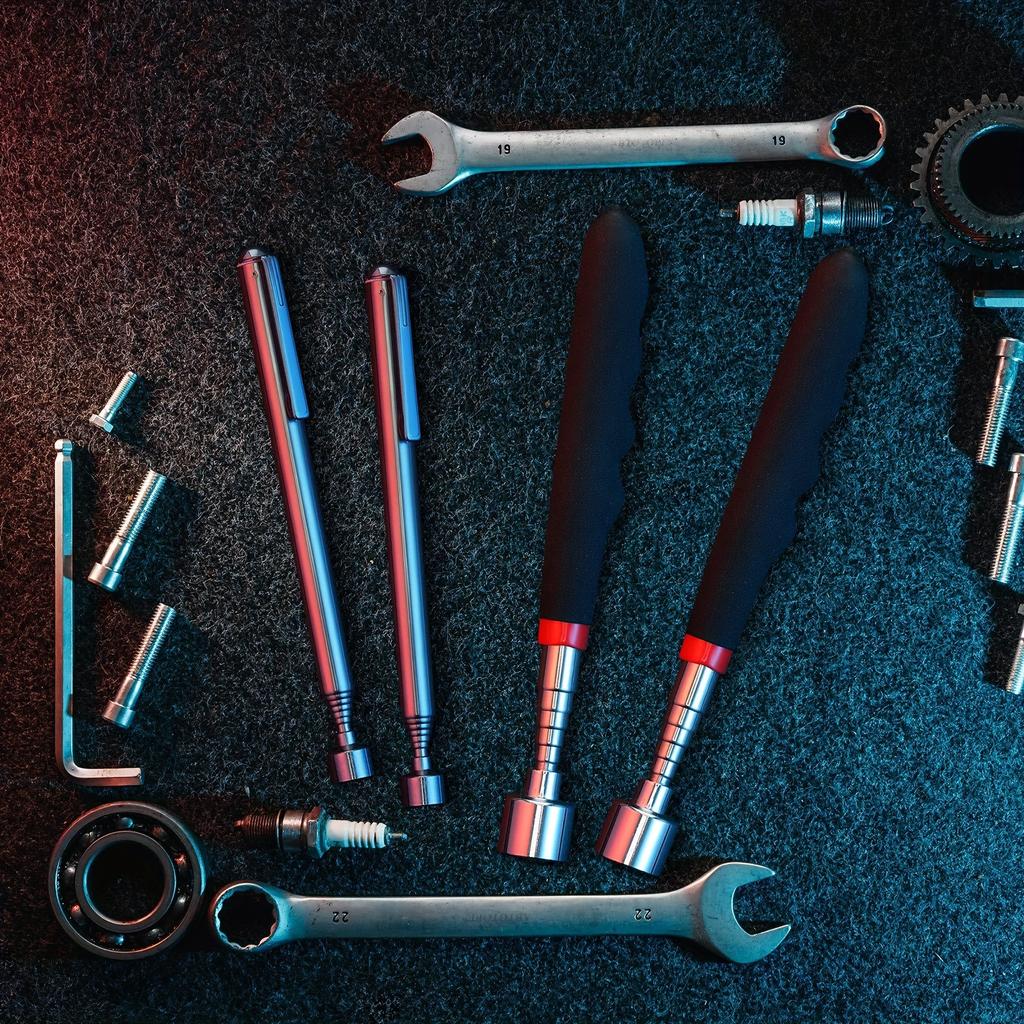 Retractable Magnet Pickup Tool for Hard-to-reach Places