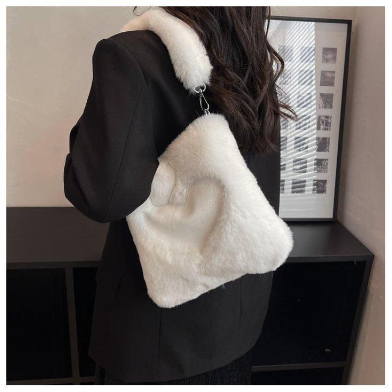 Fashion Love Heart Clutch Bag Versatile Women's 2023 New Fall Winter Large Capacity Shoulder Crossbody Bag Soft Plush Tote Bag