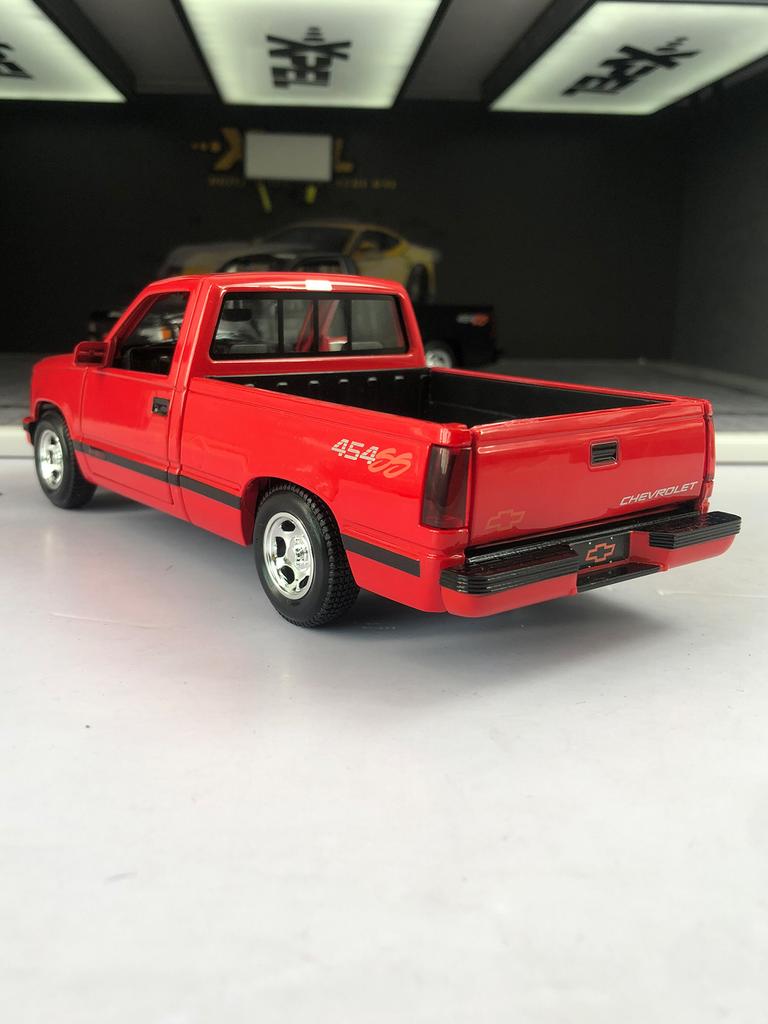 Maisto 1:24 1993 Chevrolet 454 SS Pick-up car model, zinc alloy metal decoration, collectible gift car