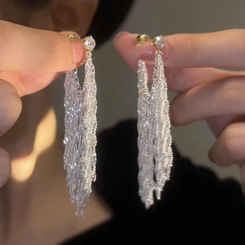 Tide Metal Fringed Earrings, High-end Temperament, Long Stud Earrings, Women's Exaggerated Earrings.