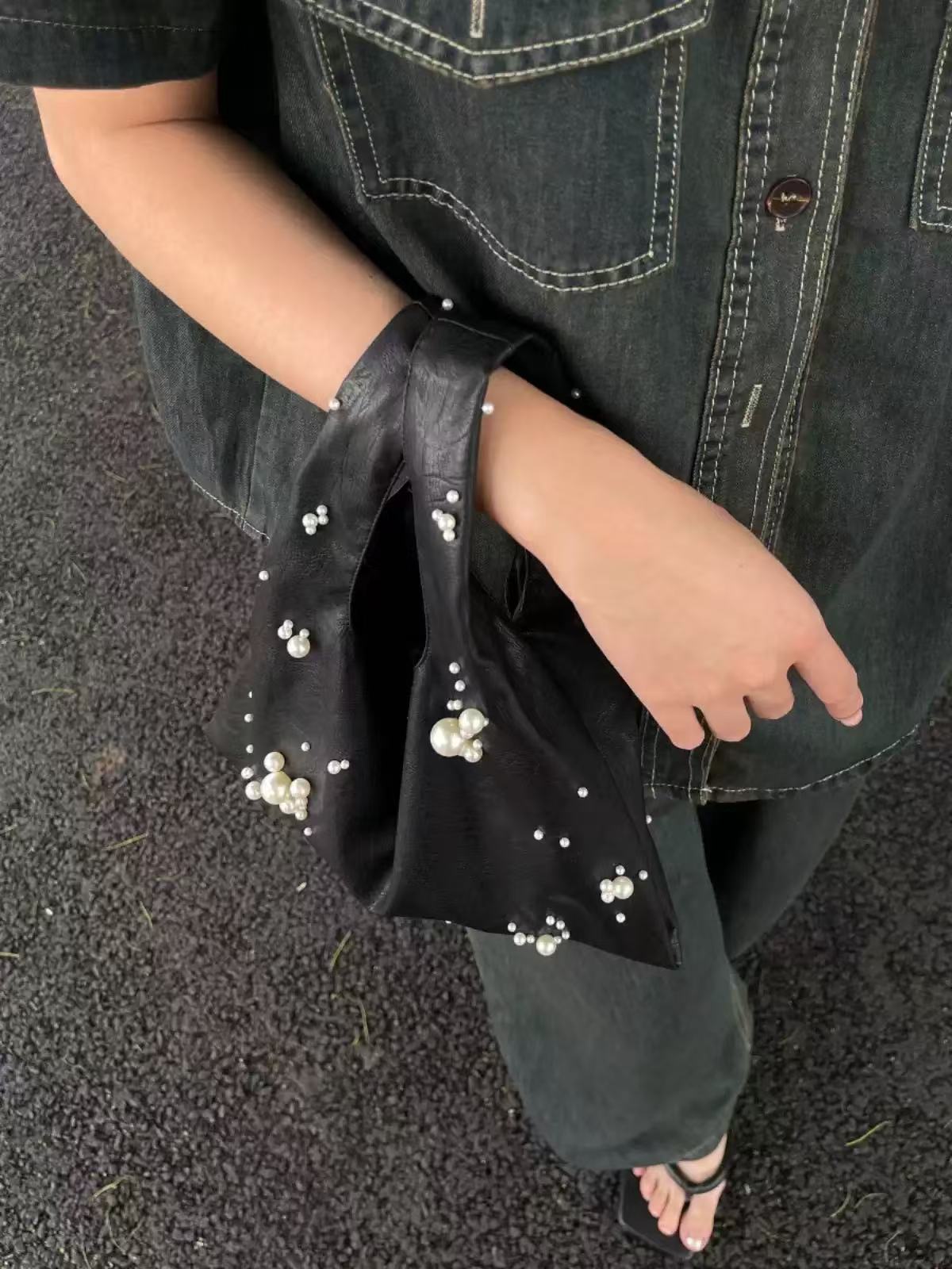 

Весна 2025 литературная жемчужная кожаная сумочка нишевый дизайн персонализированная вышивка сумка бисерная универсальная сумка на запястье