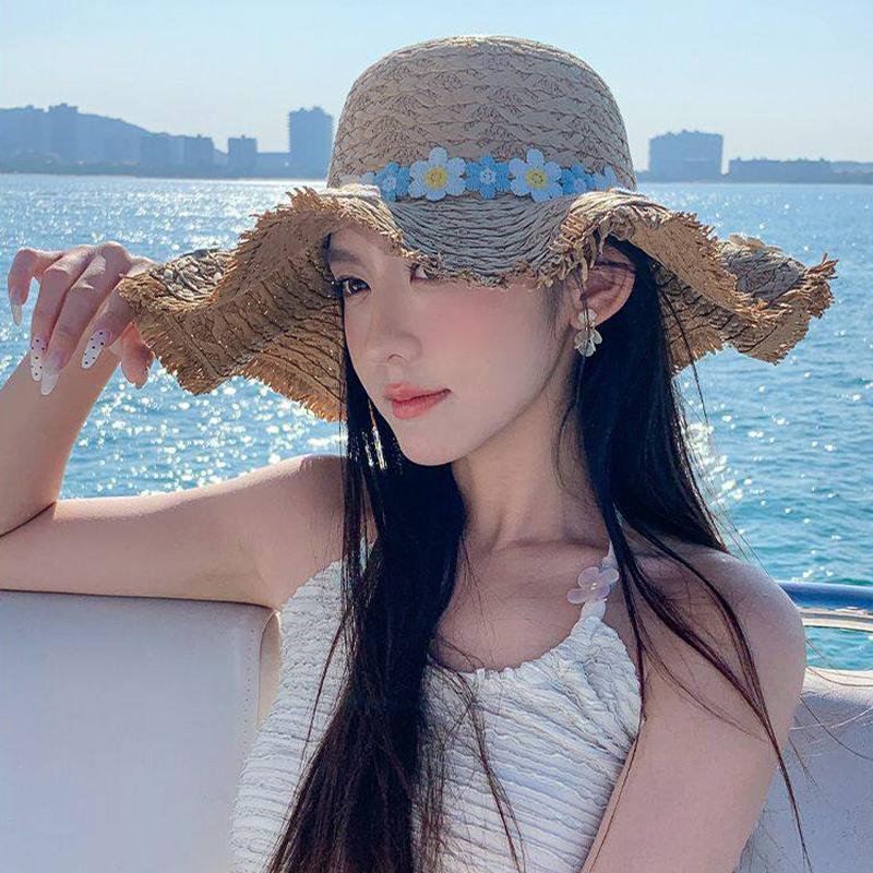 New Summer Lace Beach Hat/Straw Hat For Women Summer Rolled Brim Seaside Hollow Raffia Sun Hat Wide Brim