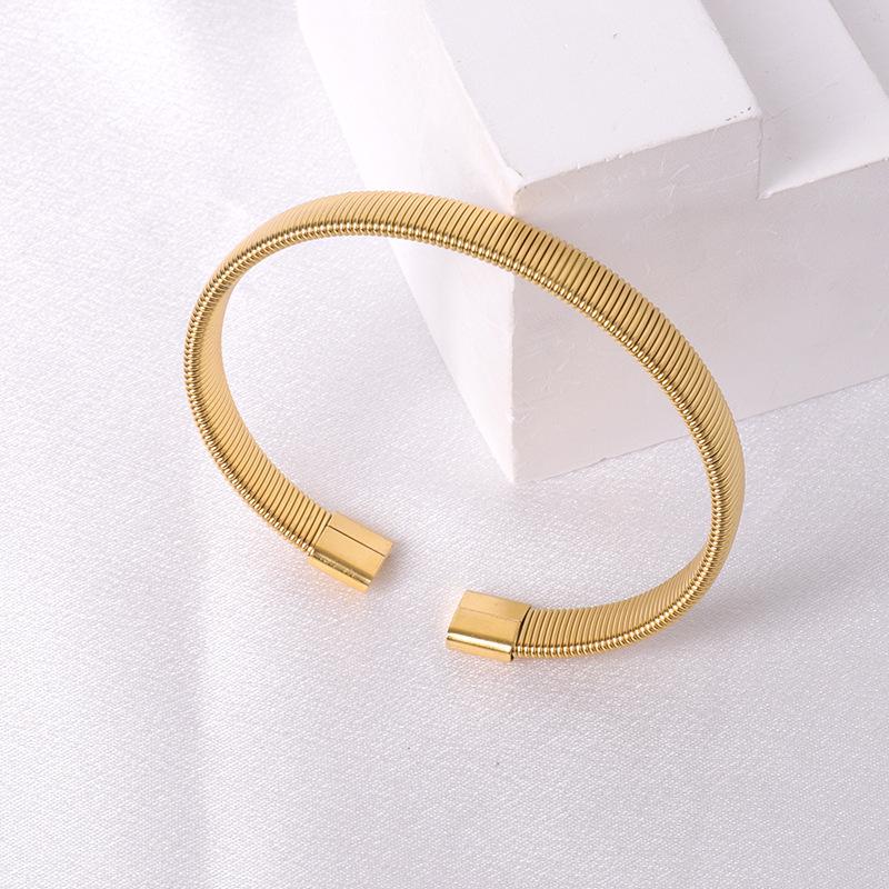 High-End European & American Titanium Steel Woven Bracelet: Non-Fading & Versatile Style for Girls