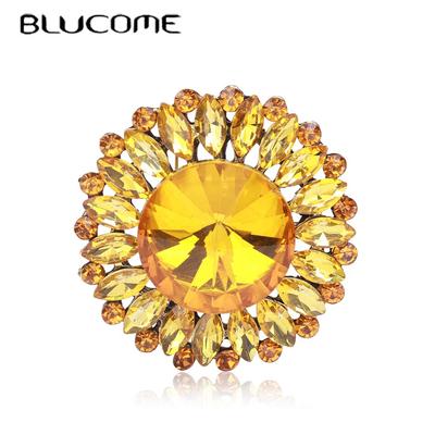 Kadınlar için Muhteşem Altın Sarı Kristal Çiçek Şeklinde Broşlar Anne Korsajları Elbise Takım Elbise Broş Pin Aksesuarları