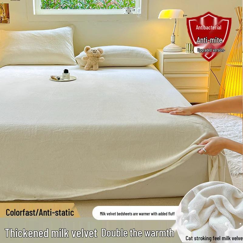 Winter Velvet Flannel Fleece Bed Sheet - Thick Coral Fleece, Solid Color, for Student Dormitory Mattress.