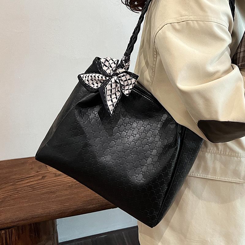 Skulderveske med stor kapasitet for kvinner Ny stil Moteabel Enkel Casual Moteabel Pendling Arbeid Håndbåret Tote-veske for kvinner