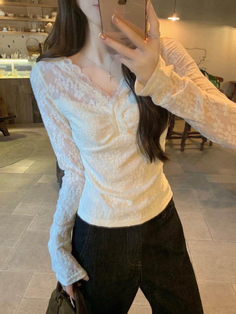 Elegant French V-neck Lace Top for Women: Slimming, Versatile, Fleece-Lined 