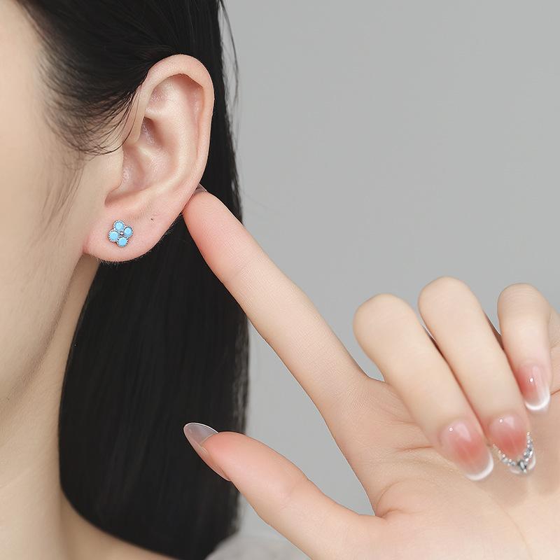 Turquoise Four-Leaf Clover Earrings Female Screw Buckle Exquisite Retro High-End Ear Jewelry