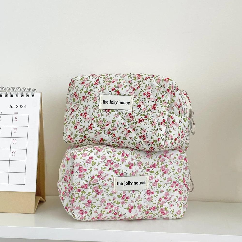 Cute Floral Quilted Makeup Storage Bag Multifunctional Large Capacity Toiletry Pouch Cosmetic Organizer Pouch Travel