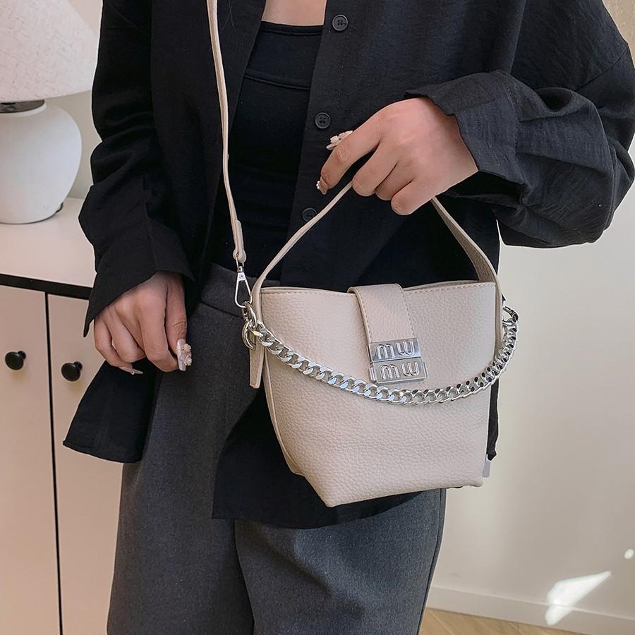 Premium Sense Popular Portable Bucket Bag Women's New Niche Fashion Shoulder Messenger Bag Commuter Handbag