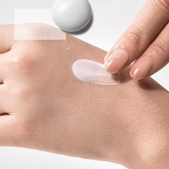 MEDI-PEEL Hyaluronsäure Mooltox Water Glow Sonnenserum LSF 50+ PA++++ 52ml