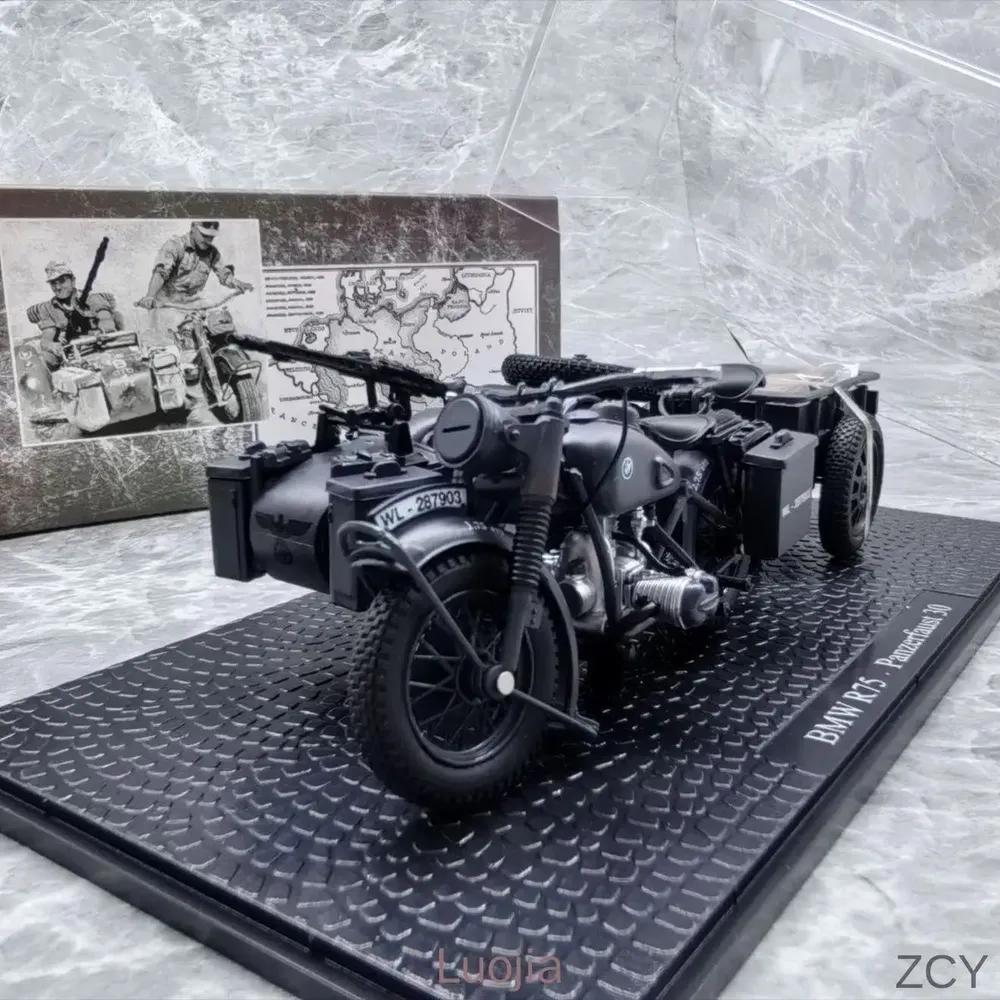 Exclusive 1 / 24 BMW R75 motorcycle with sidecar