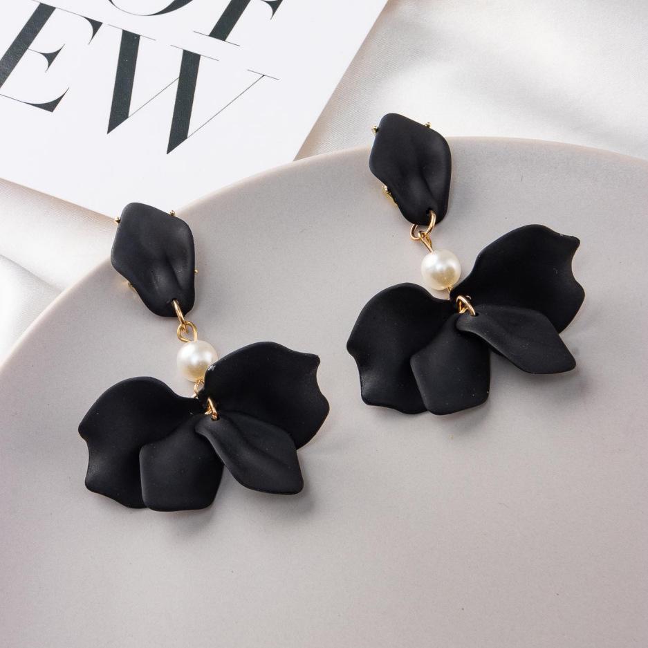 Korean Style Pearl Rose Petal Leaf Earrings, 925 Silver Needle for Women.